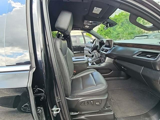 2023 Chevrolet Suburban LT photo