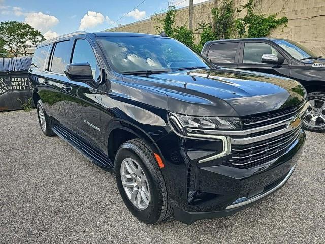 2023 Chevrolet Suburban LT photo