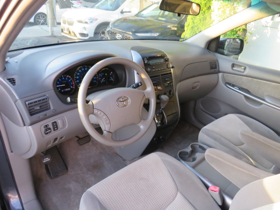 2008 Toyota Sienna CE 8-Passenger photo