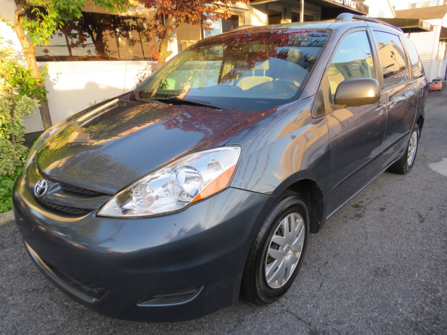 2008 Toyota Sienna CE 8-Passenger photo