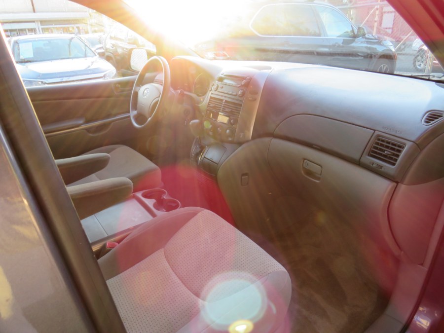 2008 Toyota Sienna CE 8-Passenger photo