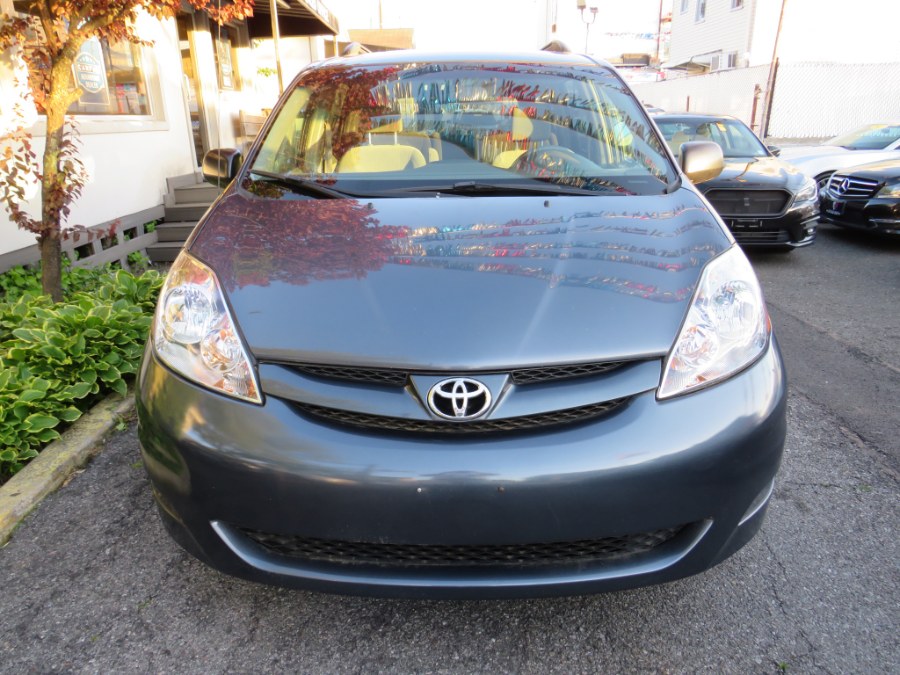 2008 Toyota Sienna CE 8-Passenger photo