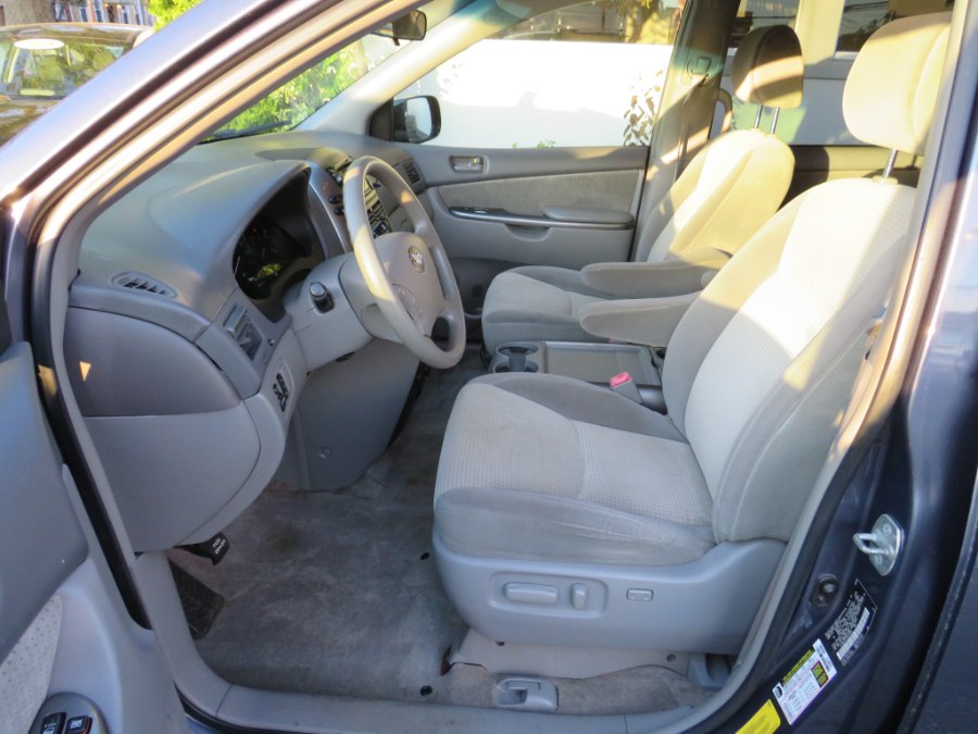 2008 Toyota Sienna CE 8-Passenger photo
