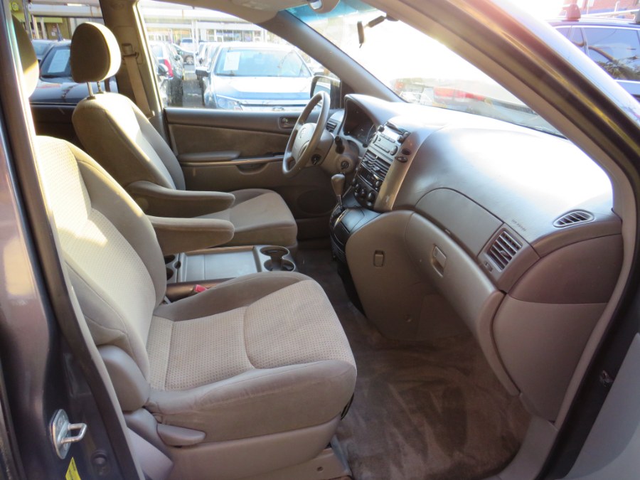 2008 Toyota Sienna CE 8-Passenger photo