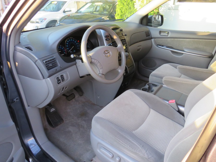 2008 Toyota Sienna CE 8-Passenger photo