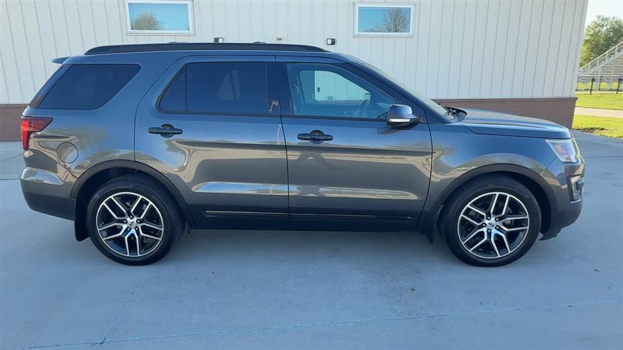 2016 Ford Explorer Sport photo