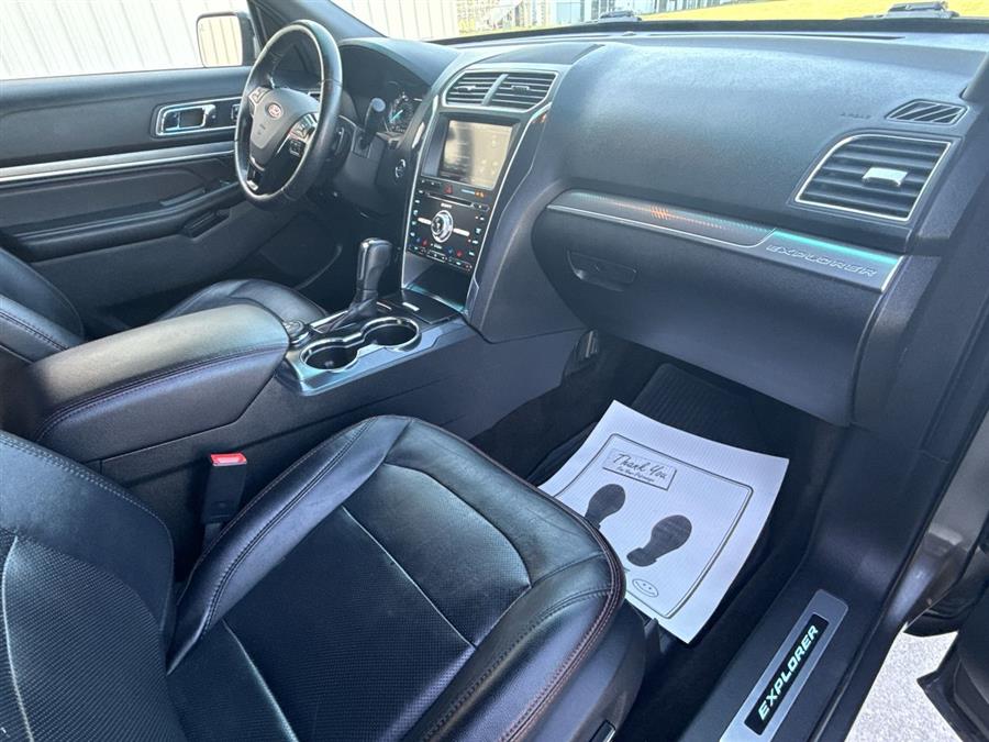 2016 Ford Explorer Sport photo
