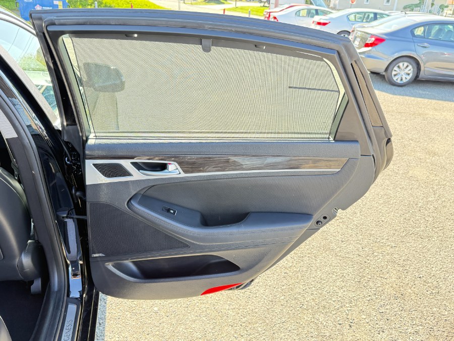 2015 Hyundai Genesis 3.8L photo
