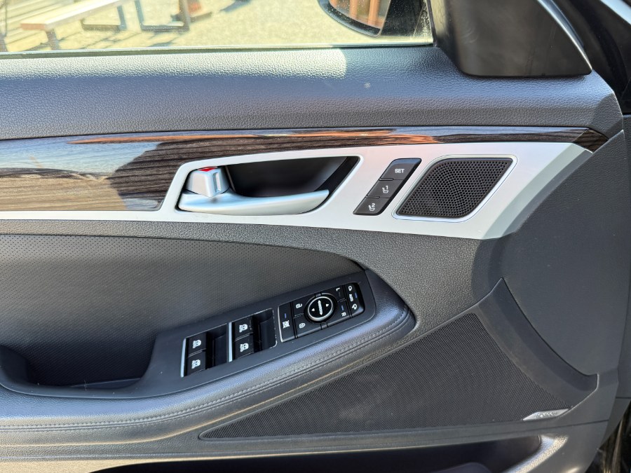 2015 Hyundai Genesis 3.8L photo