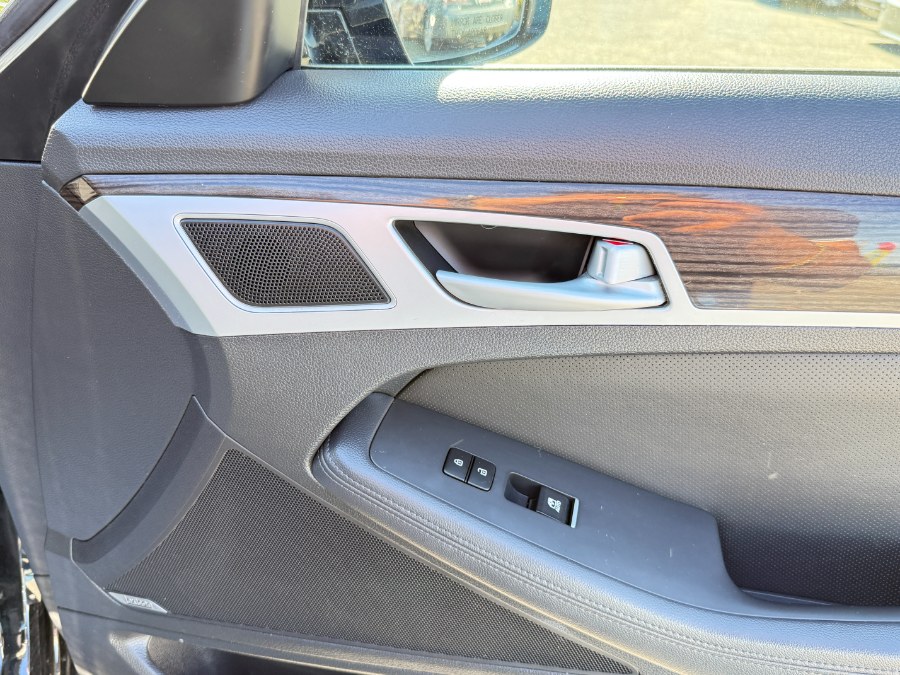 2015 Hyundai Genesis 3.8L photo
