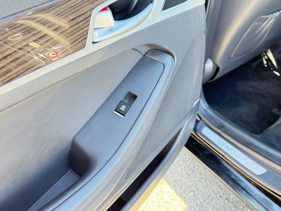 2015 Hyundai Genesis 3.8L photo