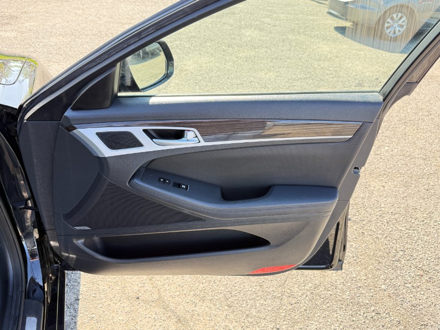 2015 Hyundai Genesis 3.8L photo