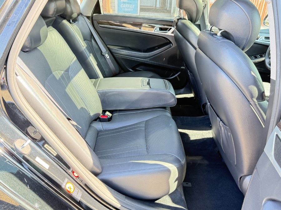 2015 Hyundai Genesis 3.8L photo