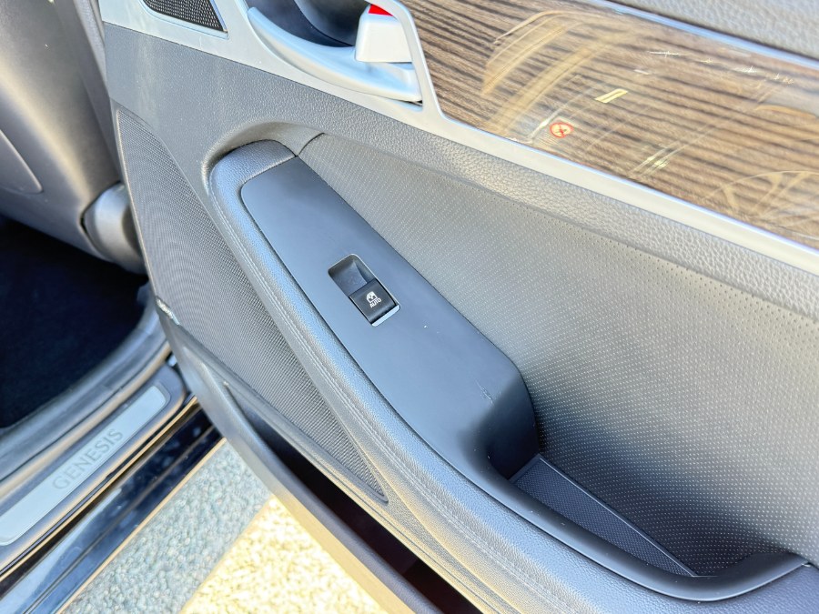 2015 Hyundai Genesis 3.8L photo