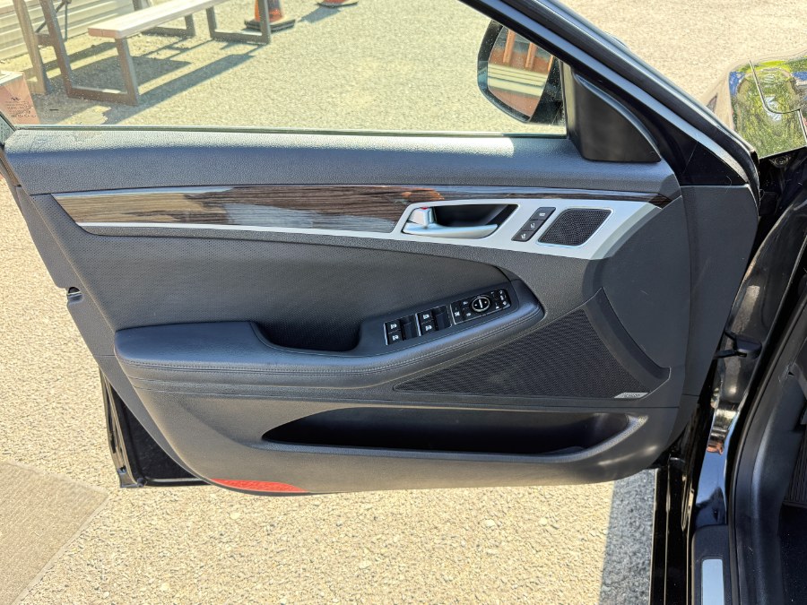 2015 Hyundai Genesis 3.8L photo