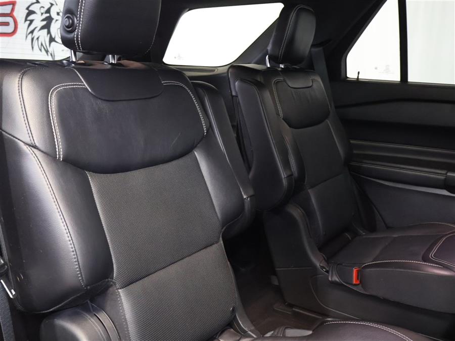2020 Ford Explorer ST photo