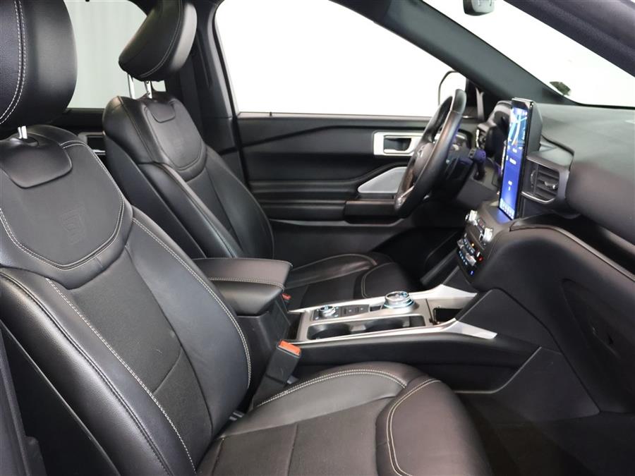 2020 Ford Explorer ST photo