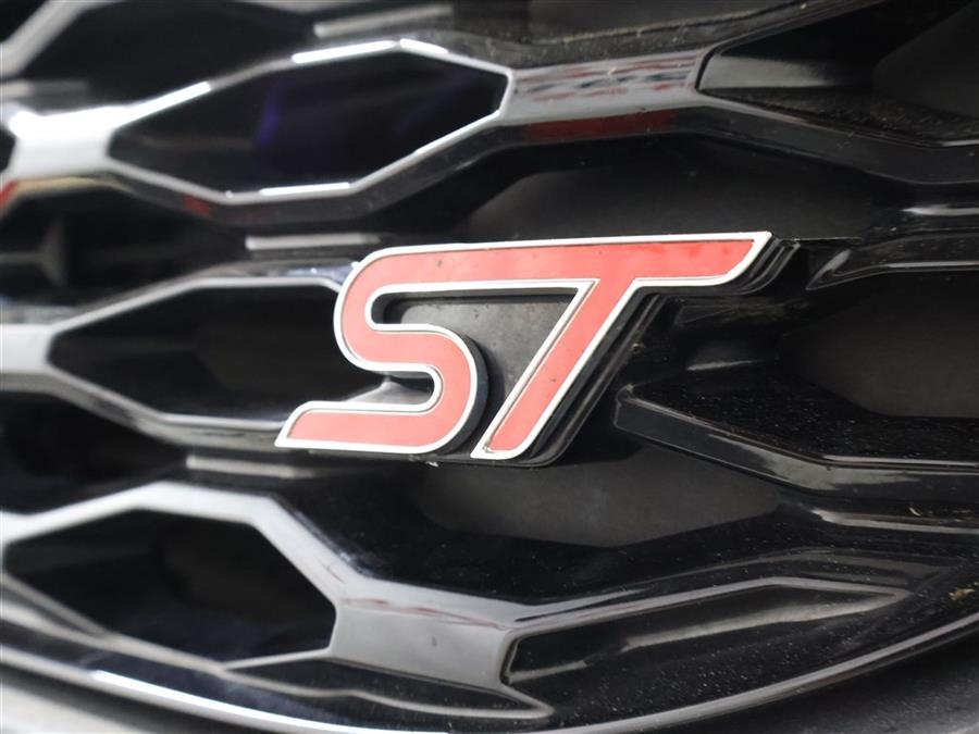 2020 Ford Explorer ST photo