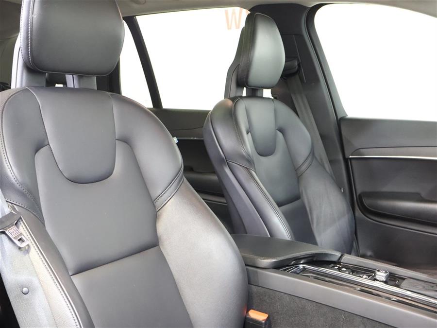 2020 Volvo XC90 T5 MOMENTUM photo