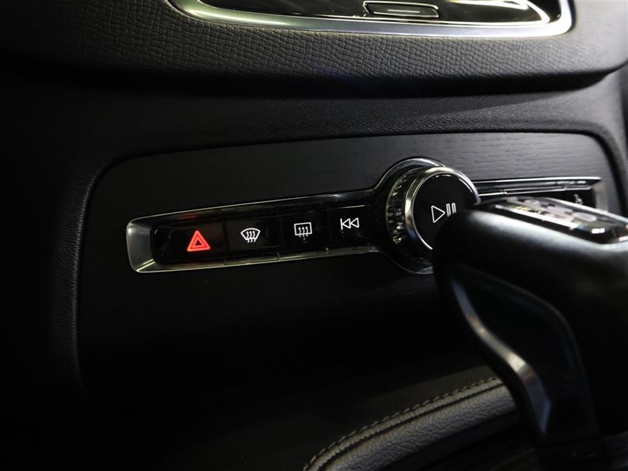 2020 Volvo XC90 T5 MOMENTUM photo