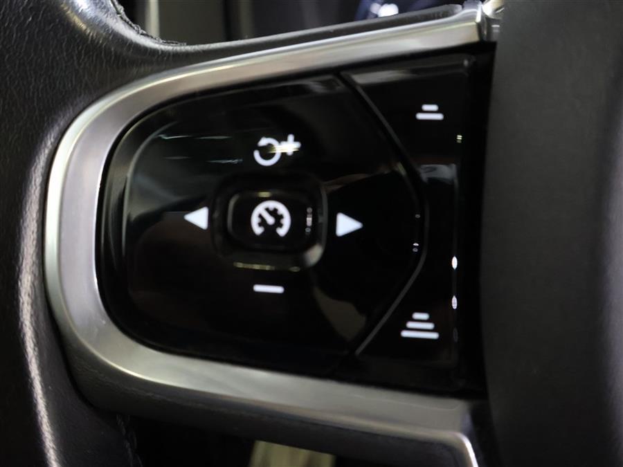 2020 Volvo XC90 T5 MOMENTUM photo