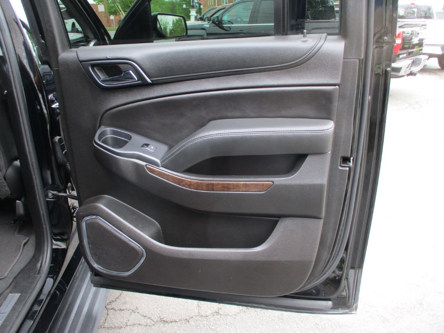2019 Chevrolet Suburban 4WD 4dr 1500 LT photo