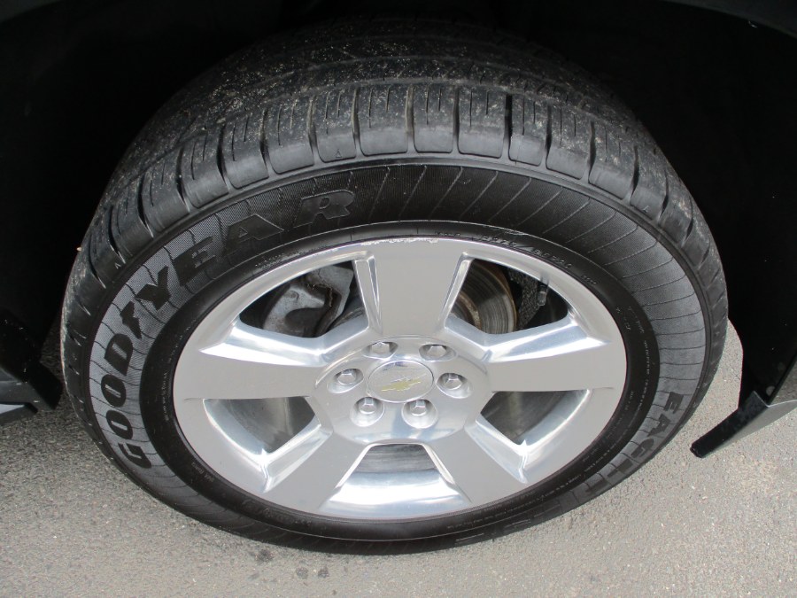 2019 Chevrolet Suburban 4WD 4dr 1500 LT photo