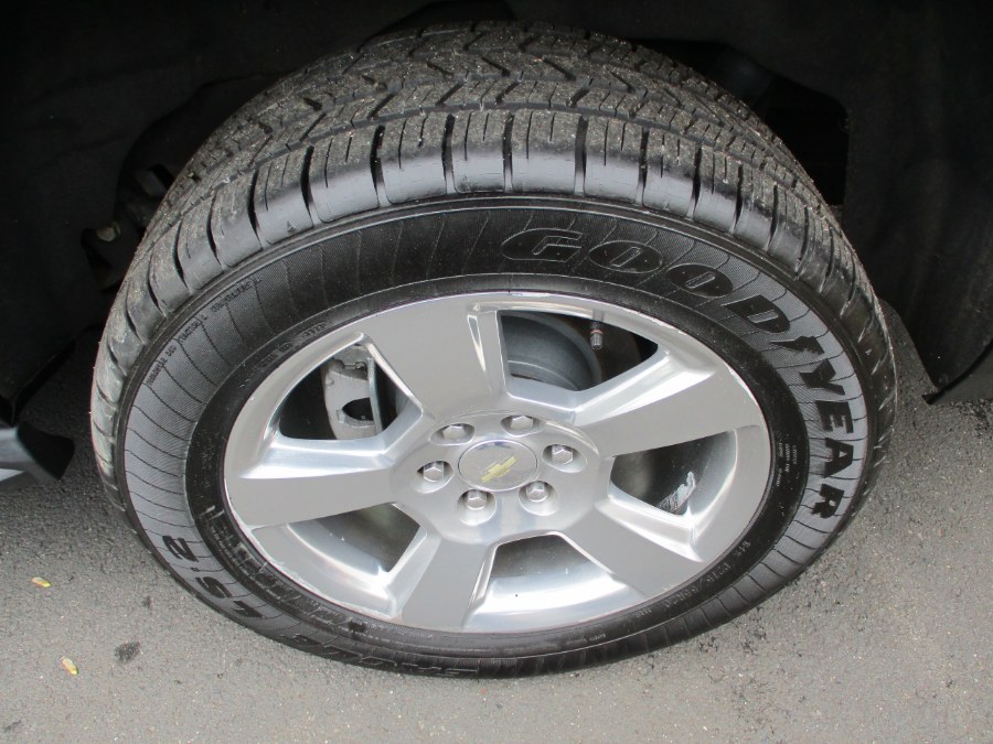 2019 Chevrolet Suburban 4WD 4dr 1500 LT photo