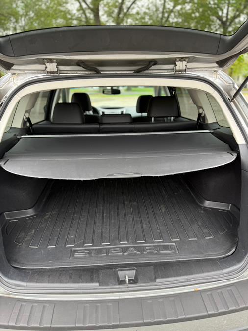 2011 Subaru Outback 3.6R Limited photo