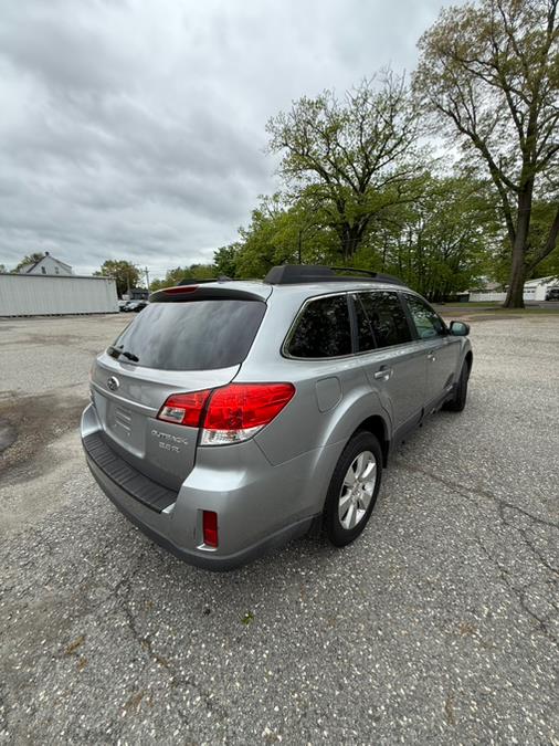 2011 Subaru Outback 3.6R Limited photo
