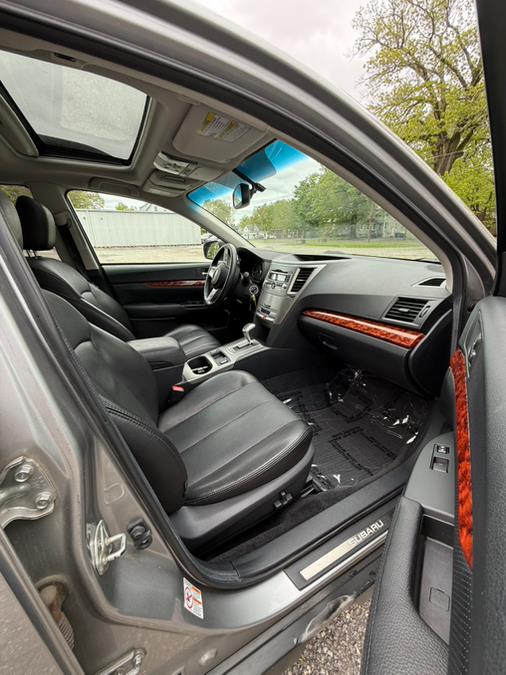2011 Subaru Outback 3.6R Limited photo