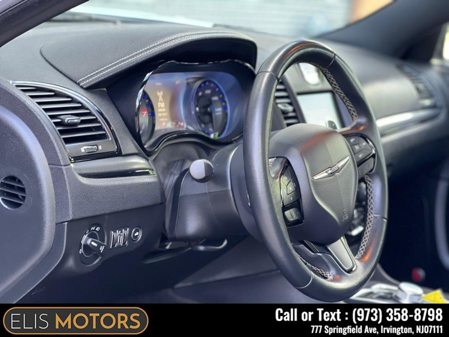 2015 Chrysler 300 4dr Sdn 300S AWD photo