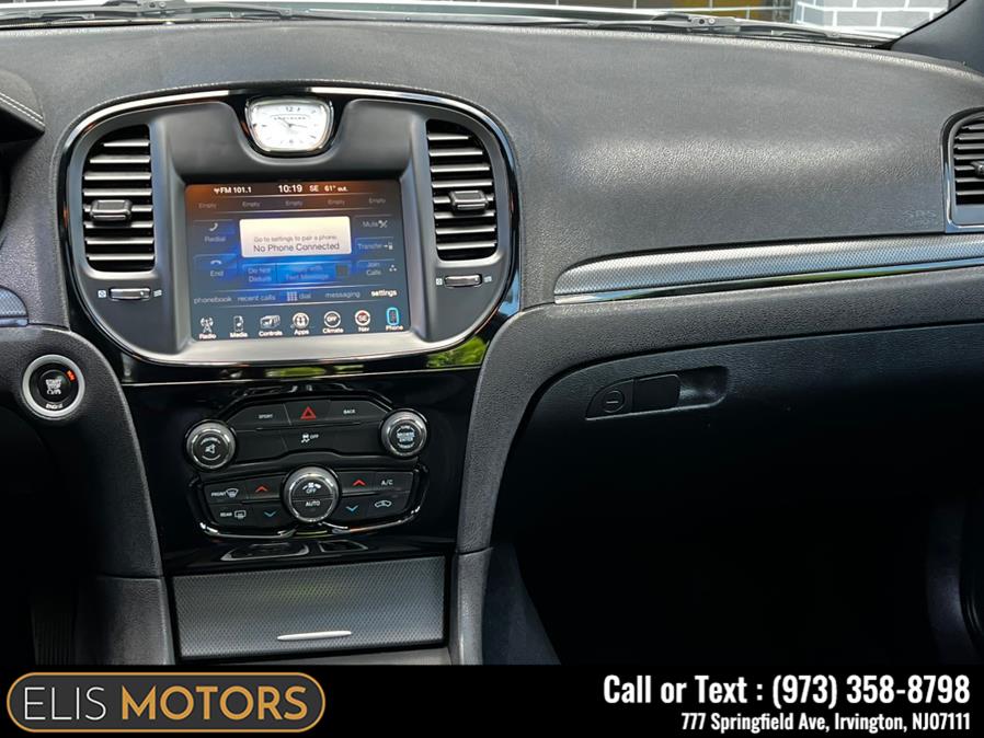 2015 Chrysler 300 4dr Sdn 300S AWD photo