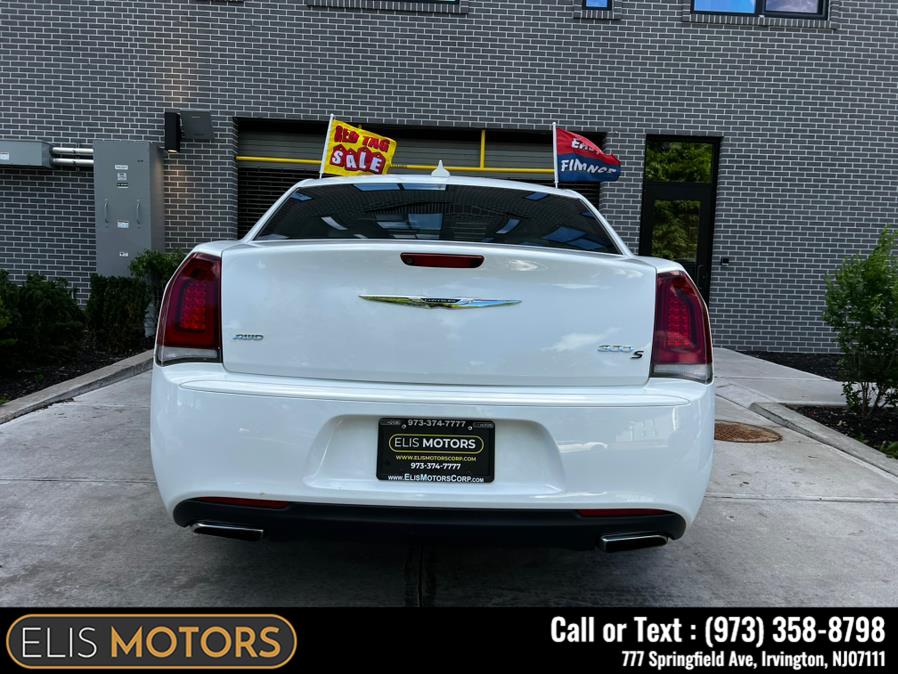2015 Chrysler 300 4dr Sdn 300S AWD photo