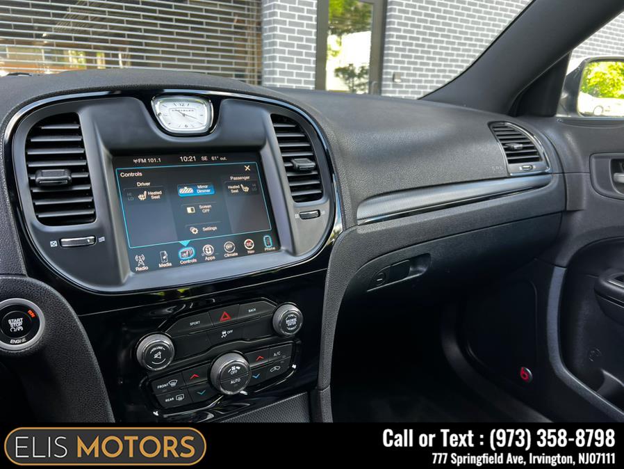 2015 Chrysler 300 4dr Sdn 300S AWD photo