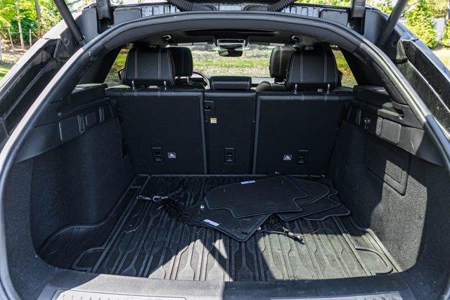 2019 Land Rover Range Rover Velar R-Dynamic SE photo