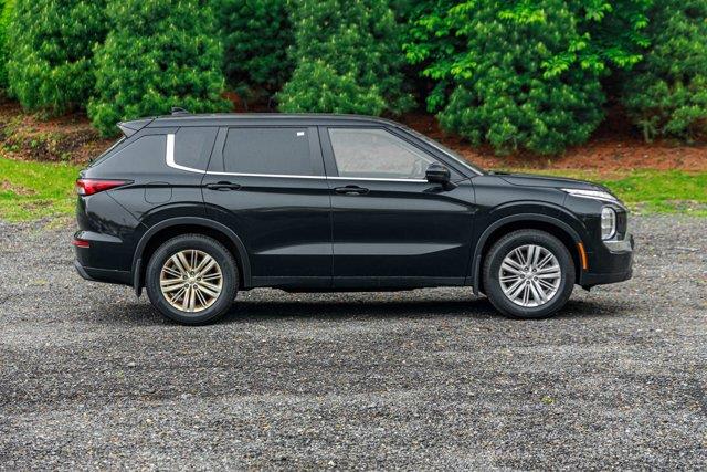 2023 Subaru Outlander ES photo