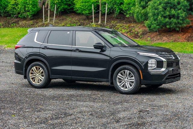 2023 Subaru Outlander ES photo