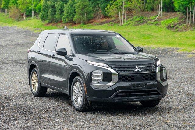 2023 Subaru Outlander ES photo