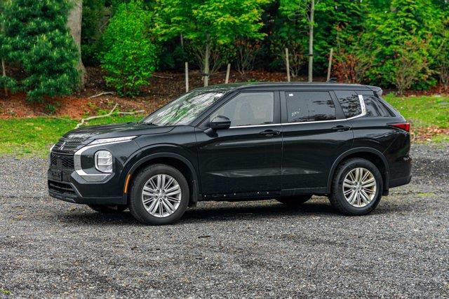 2023 Subaru Outlander ES photo