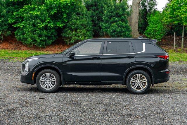 2023 Subaru Outlander ES photo