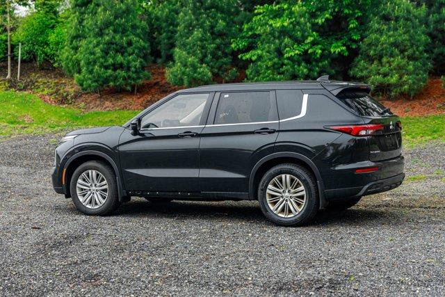 2023 Subaru Outlander ES photo