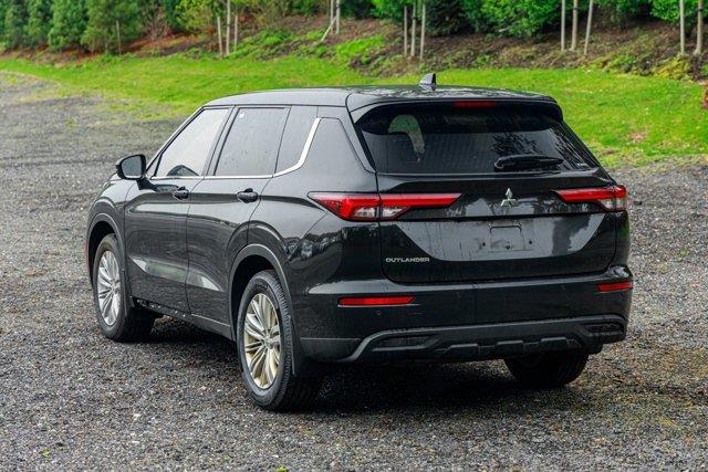 2023 Subaru Outlander ES photo