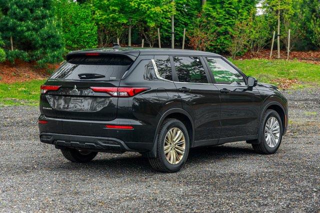 2023 Subaru Outlander ES photo