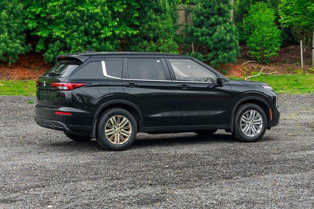 2023 Subaru Outlander ES photo