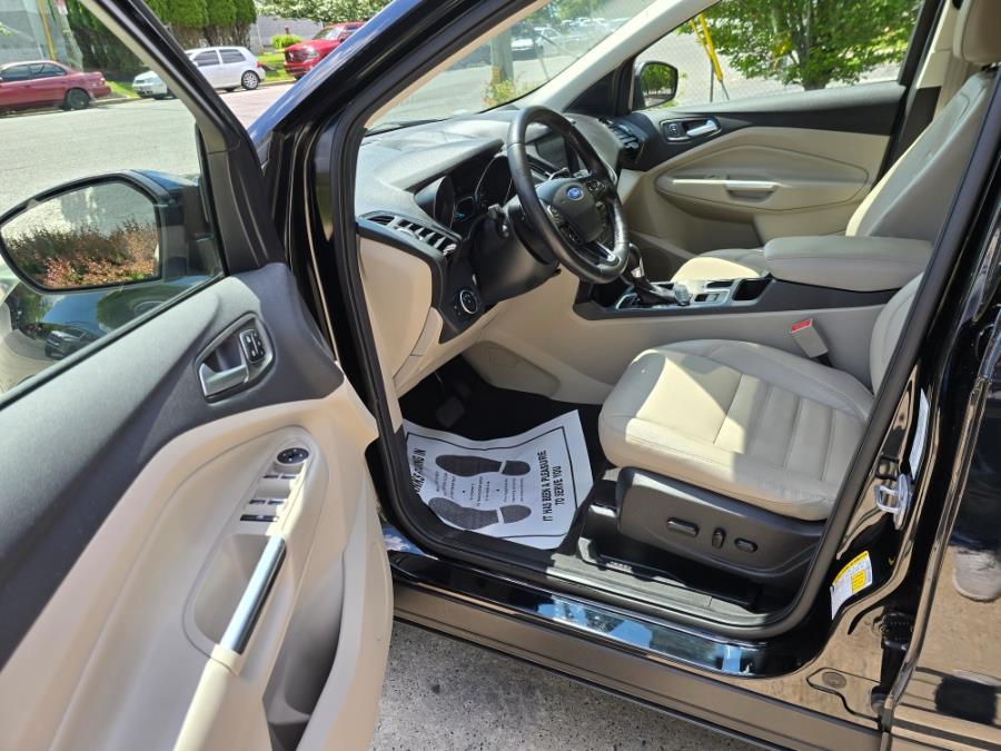 2017 Ford Escape Titanium 4WD photo