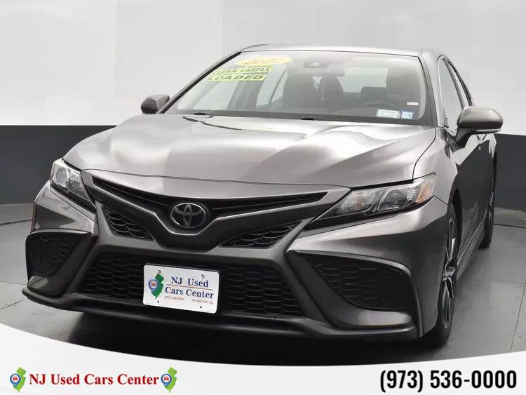 2022 Toyota Camry SE Sedan 4D photo
