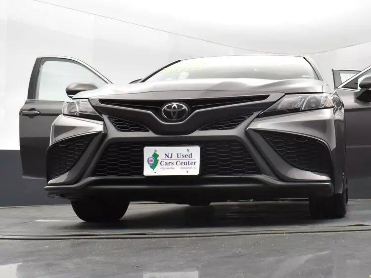 2022 Toyota Camry SE Sedan 4D photo