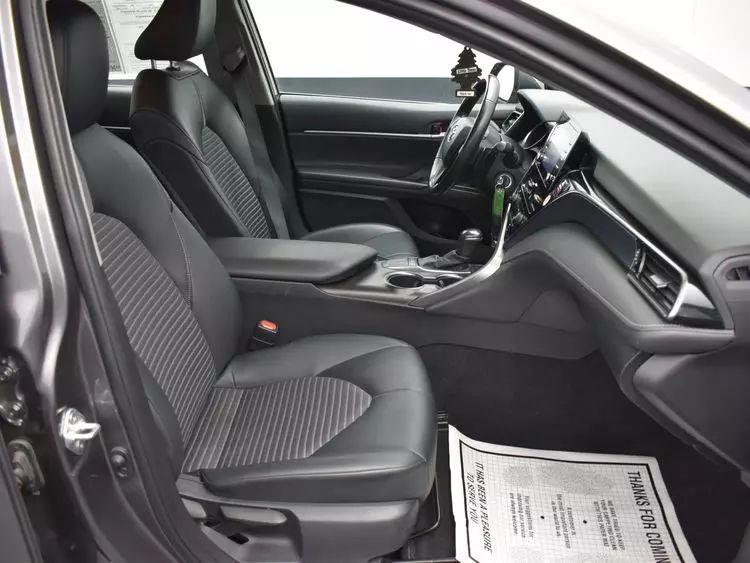 2022 Toyota Camry SE Sedan 4D photo