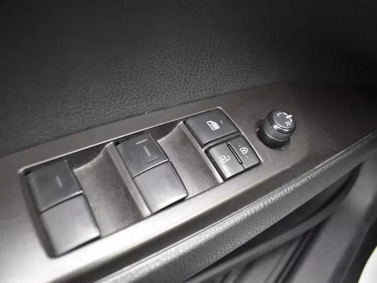 2022 Toyota Camry SE Sedan 4D photo
